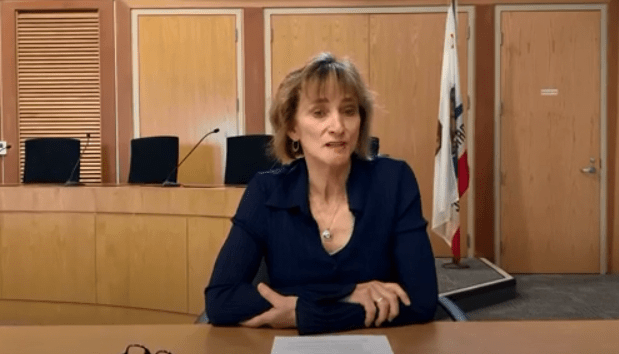 Мэр небольшого городка в Северной Калифорнии подает в отставку из-за реформы полиции